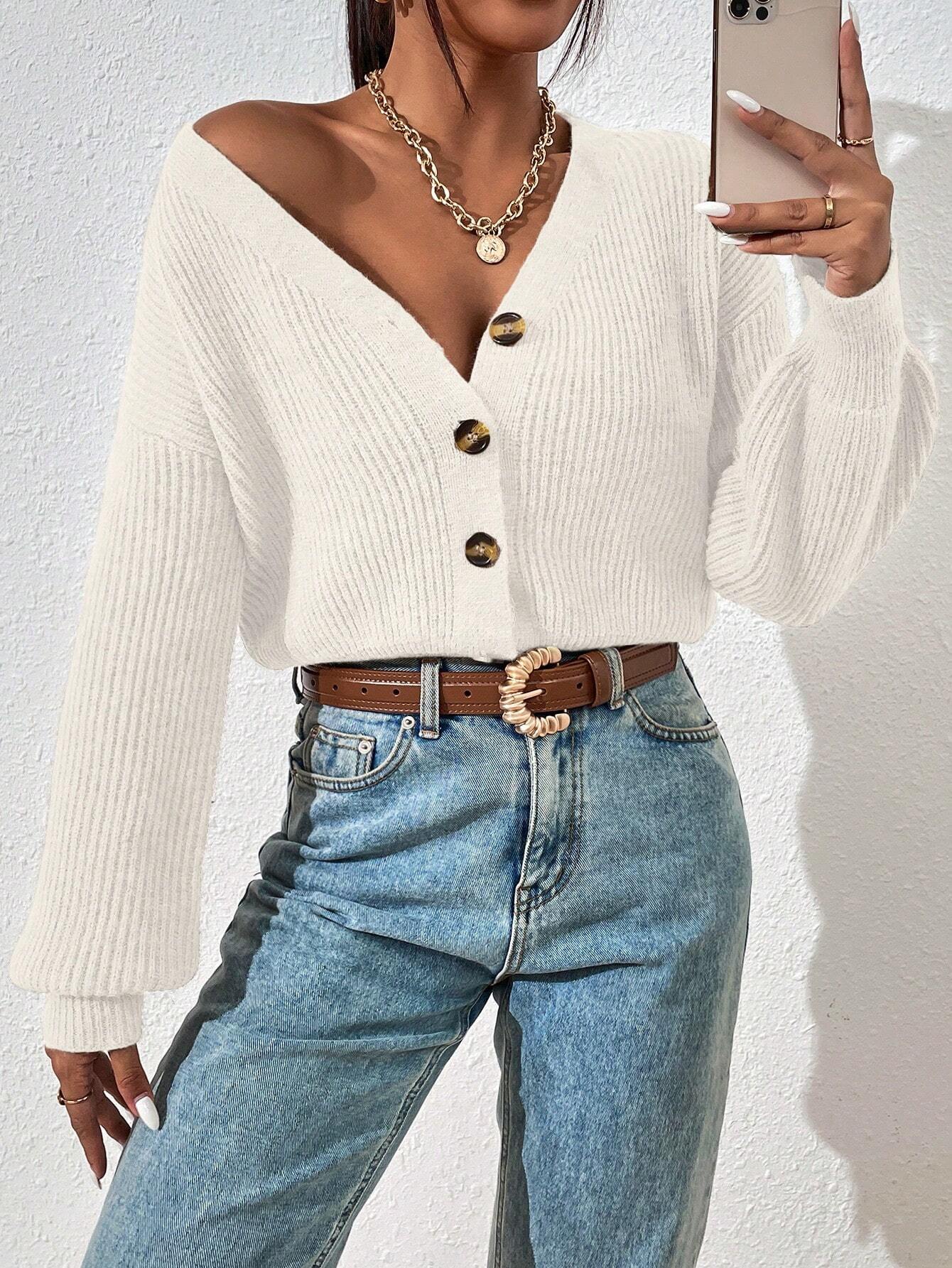 Stickad Vit Kofta med Knappar