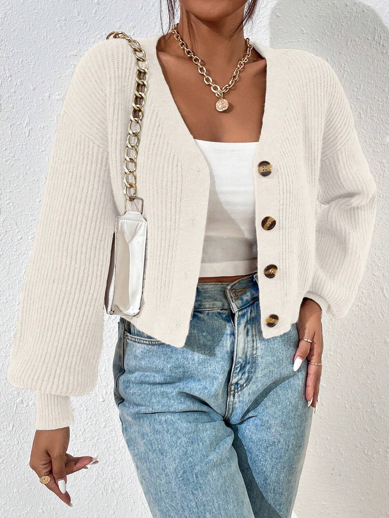 Stickad Vit Kofta med Knappar