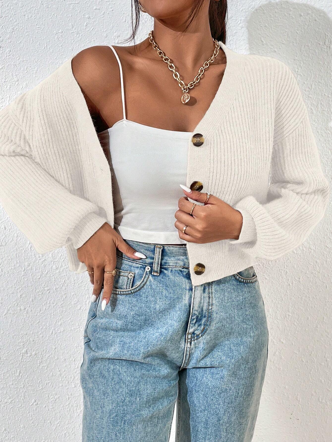 Stickad Vit Kofta med Knappar