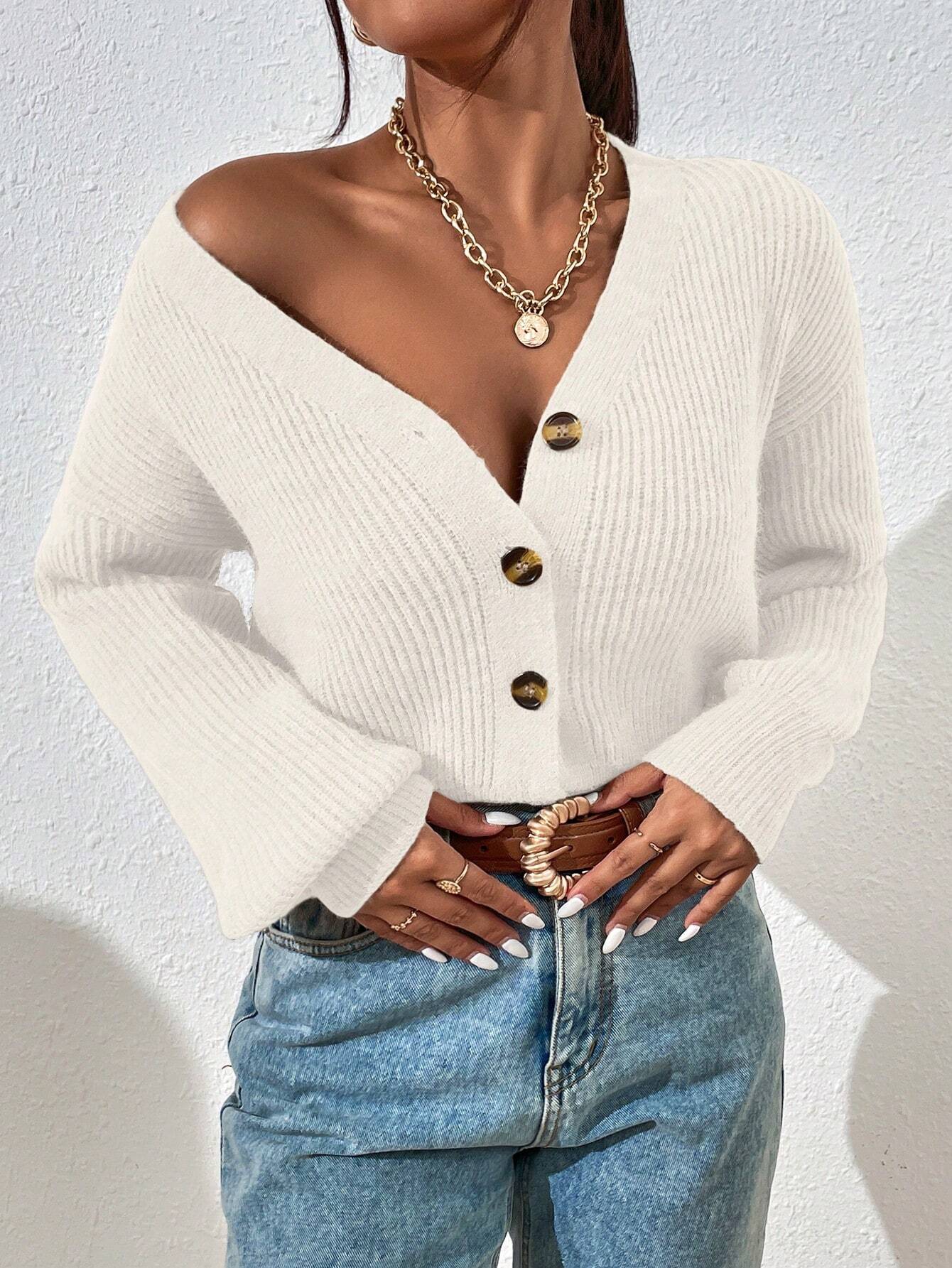 Stickad Vit Kofta med Knappar